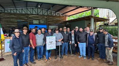 Prefeitura de Laranjeiras do Sul entrega equipamento agrícola para a comunidade do Rincão Grande